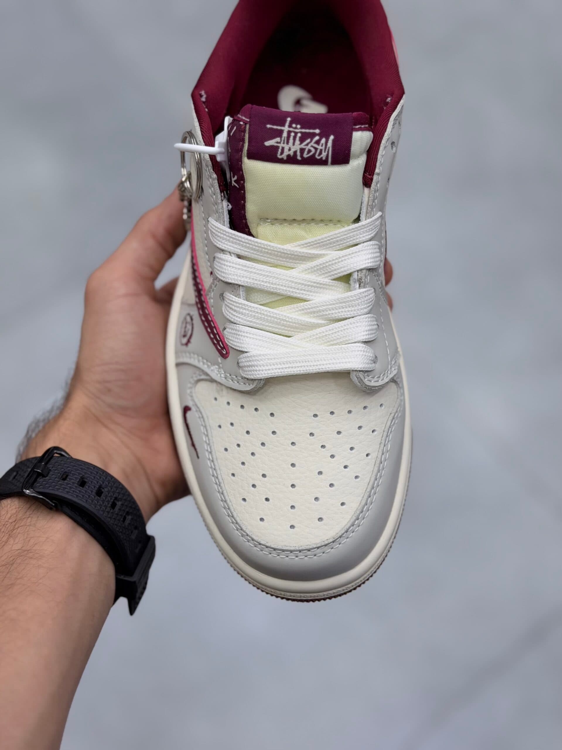 کتونی نایک ایر جردن تراویس اسکات استاسی سفید زرشکی Nike Air Jordan 1 Low Travis Scott x Stussy — تصویر ۳