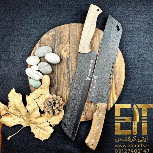 چاقو چاپر رنگ کوره مصطفی (تیغه فولاد یک تکه 80CRV2) با دسته چوب جنگلی + غلاف چرمی — تصویر ۲