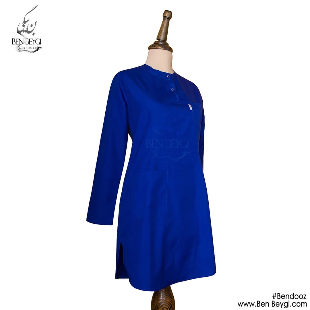 مانتو شلوار کار زنانه پارچه کجراه رنگ آبی یقه گرد قد 95 کد 25501 — تصویر ۲