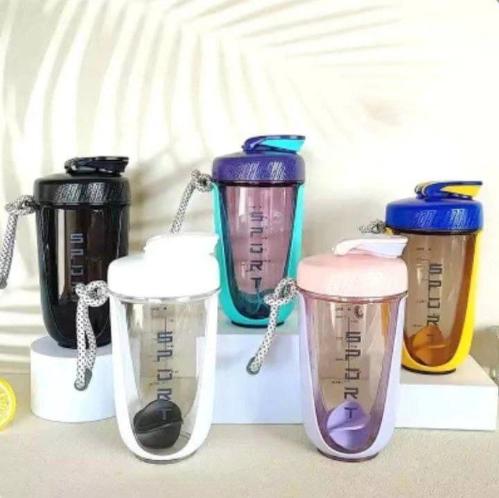 شیکر ورزشی شیشه ای 590 میلیلیتر Sport – همراه با بند و درب پیچی