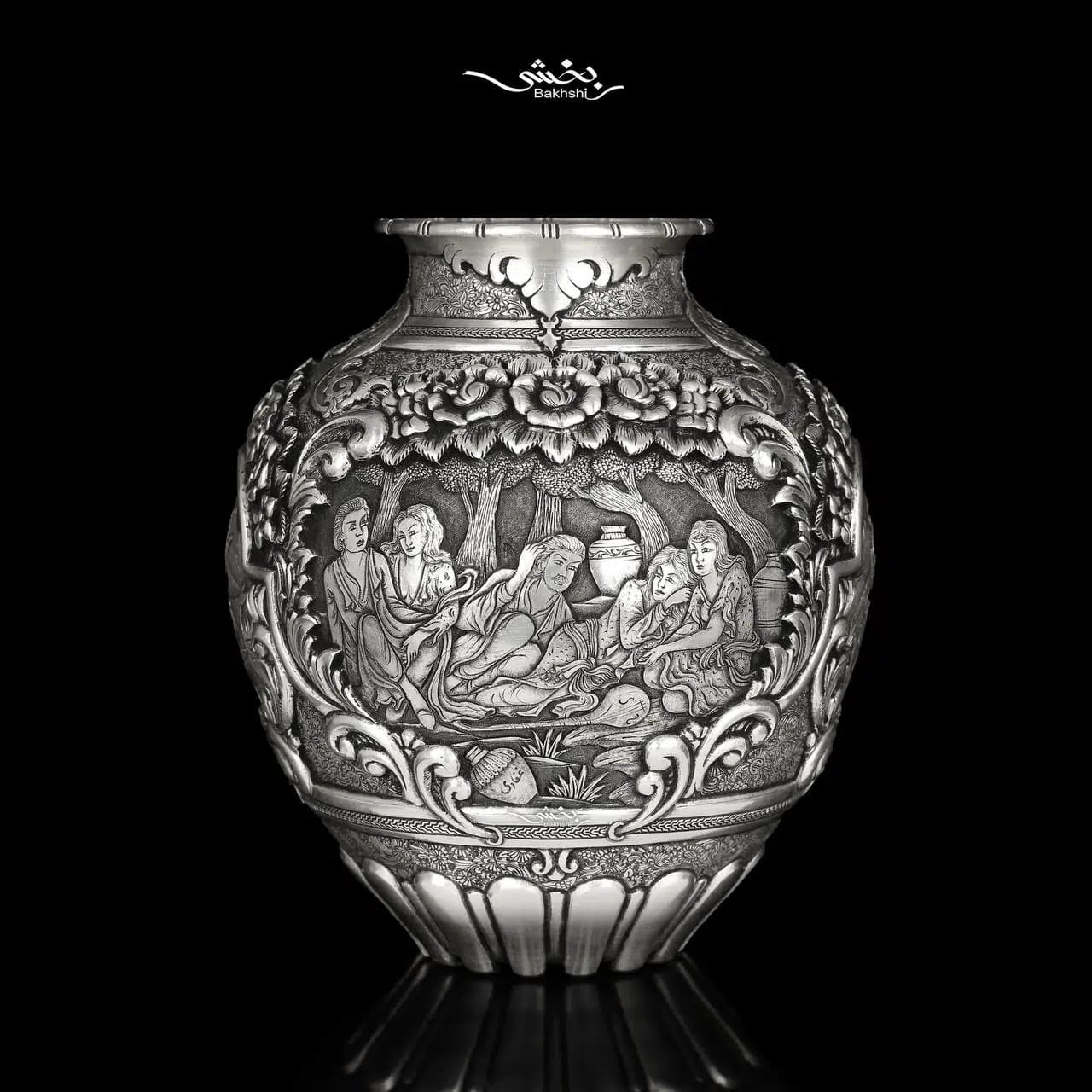 گلدان نقره خمره ای مینیاتور و گل برجسته اعلا — تصویر ۳