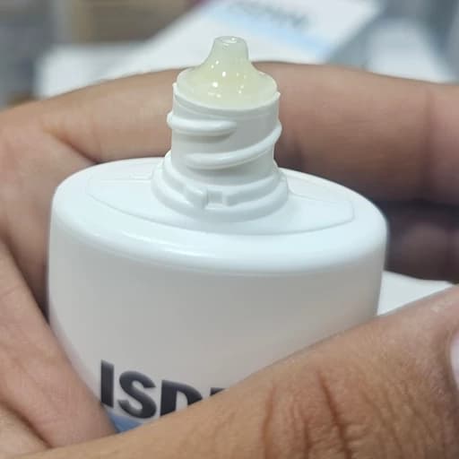 ضد آفتاب ایزدین سولار آلرژی بی رنگ اورجینال به ضمانت ضدآفتاب strong ISDIN Fotoultra 100 Solar Allergy Protect SPF 50 — تصویر ۸