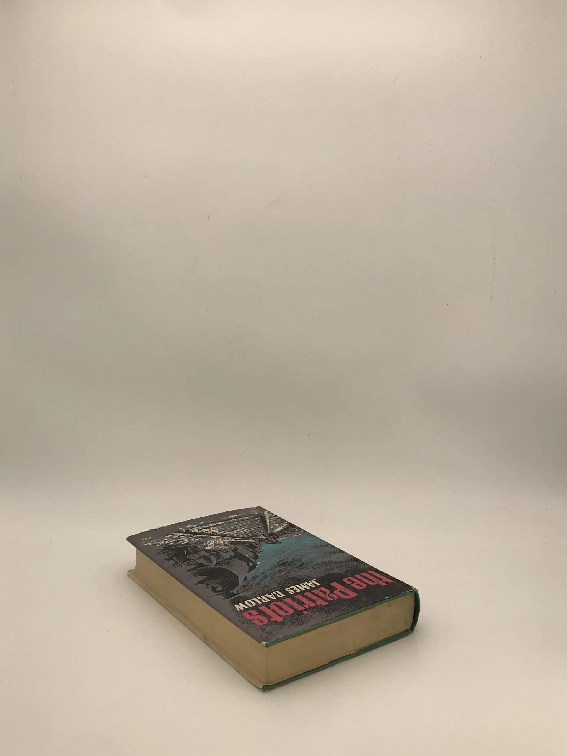 THE PATRIOTS نوشته جیمز بارلو نسخه زبانی اصلی سال 1960 (1340) — تصویر ۵