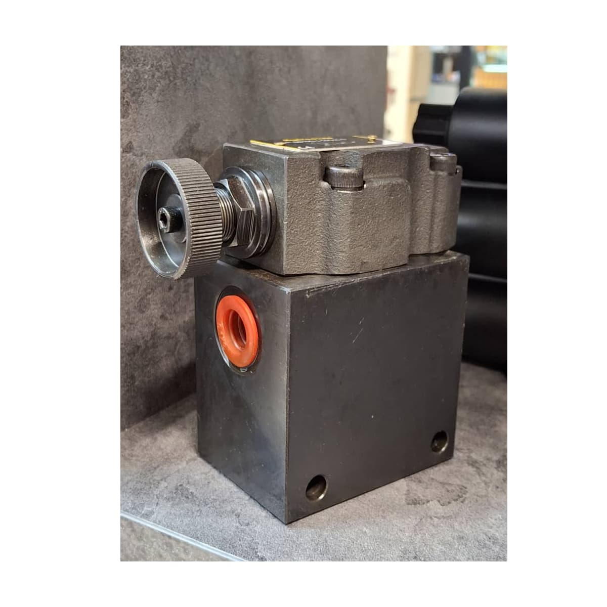 فشار شکن دستی بین راهی برند هیدرو فلوید سایز1/2 DB010BG