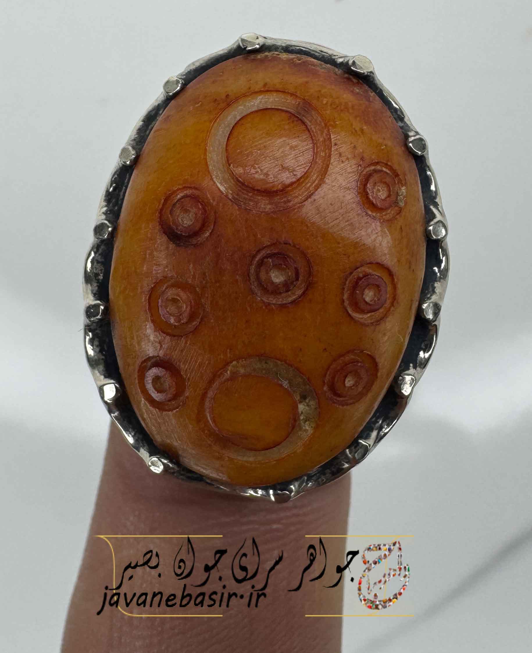 انگشتر کهنه مزین به عطف سیجیل