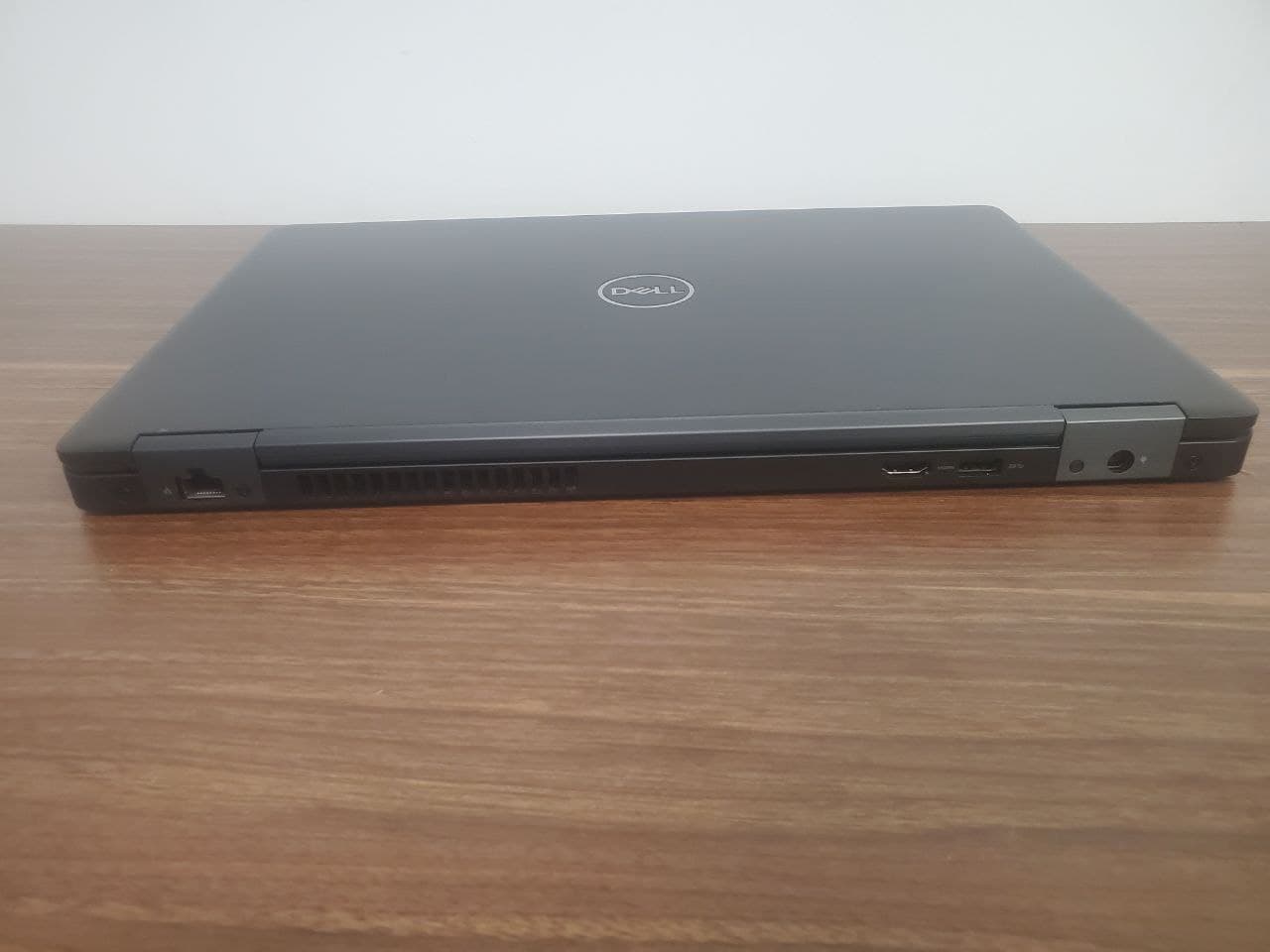 لپ تاپ Dell مدل Latitude 5590 سایز 15.6 اینچ پردازنده اینتل core i7 نسل هشت (مشابه نو ) — تصویر ۷
