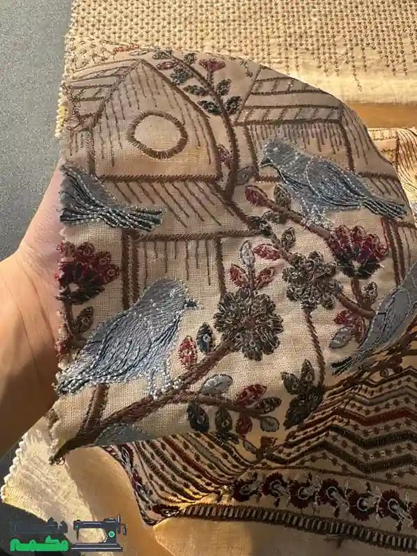 پارچه لینن سوزن دوزی طرح پرنده کرم — تصویر ۳