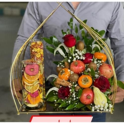 سبد گل شب یلدا با گلهای نرگس و آجیل برای پسر 5000
