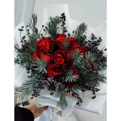 باکس گل شب یلدا برای مادر با گلهای رز و گل داودی 4905