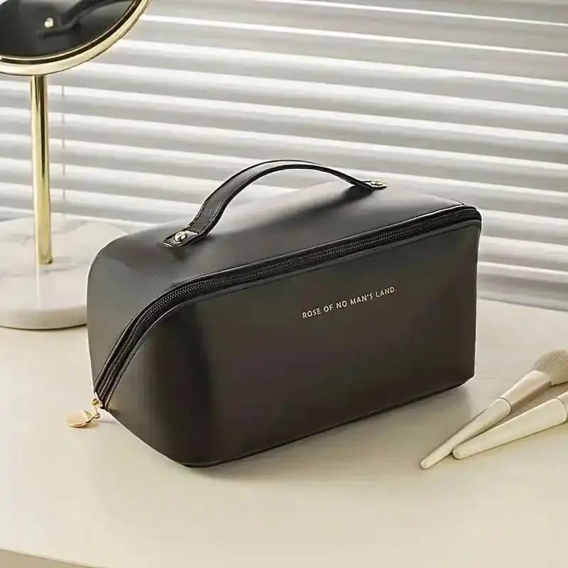 کیف لوازم آرایشی چرم