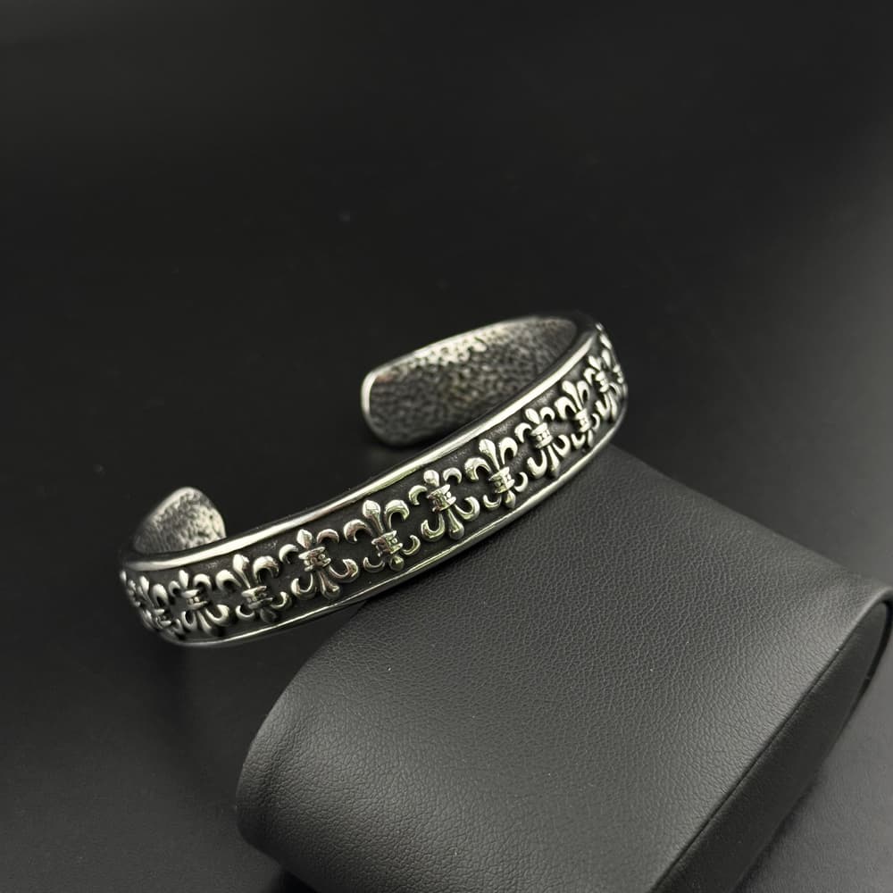 دستبند بنگل مردانه طرح کروم هارتز (Chrome Hearts) — تصویر ۳