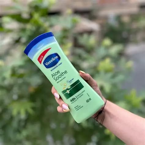 لوسیون بدن وازلین آلوئهورا مدل Aloe Soothe | Vaseline Intensive Care — تصویر ۴