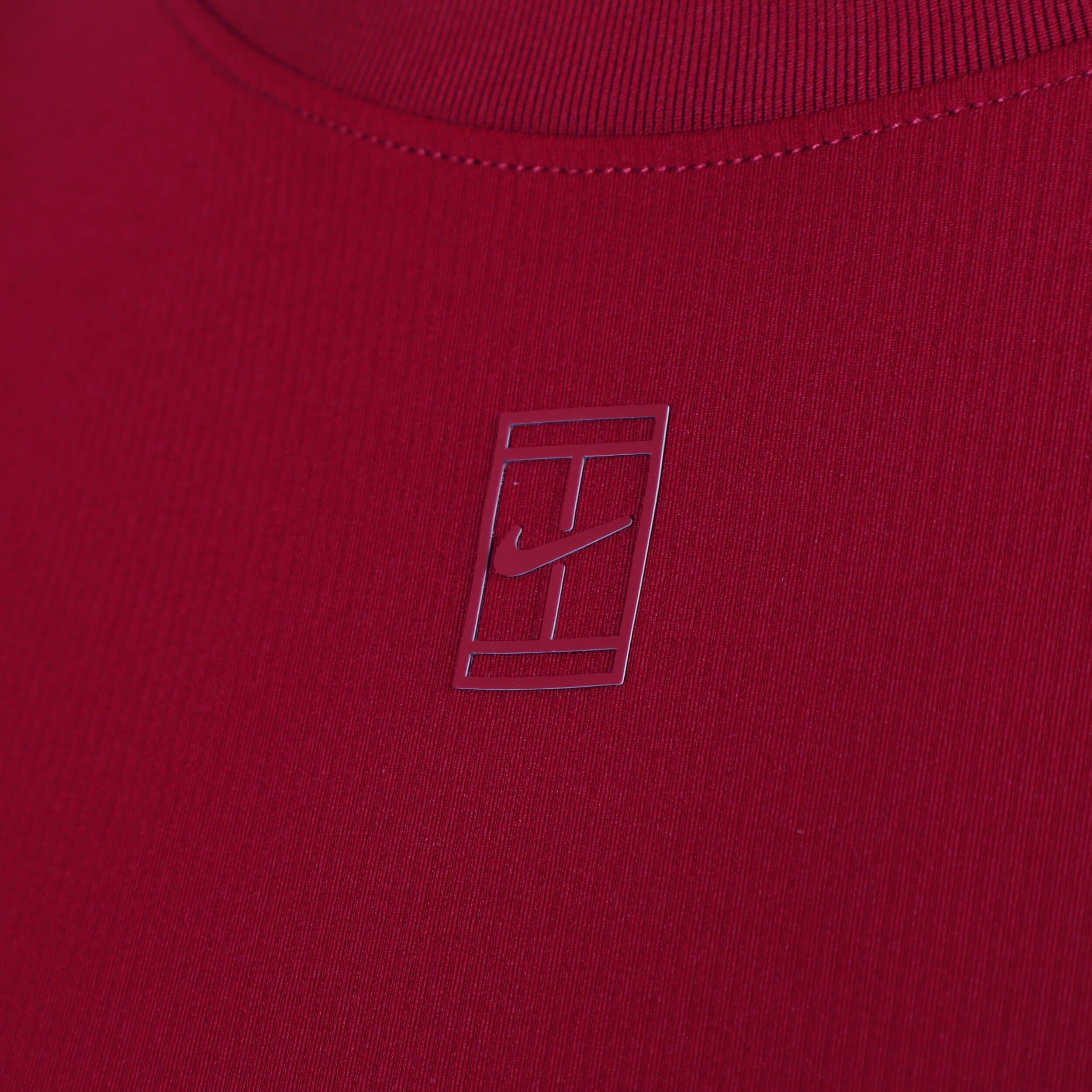 تی شرت تنیس زنانه نایک NikeCourt Advantage Dri-FIT – زرشکی — تصویر ۳