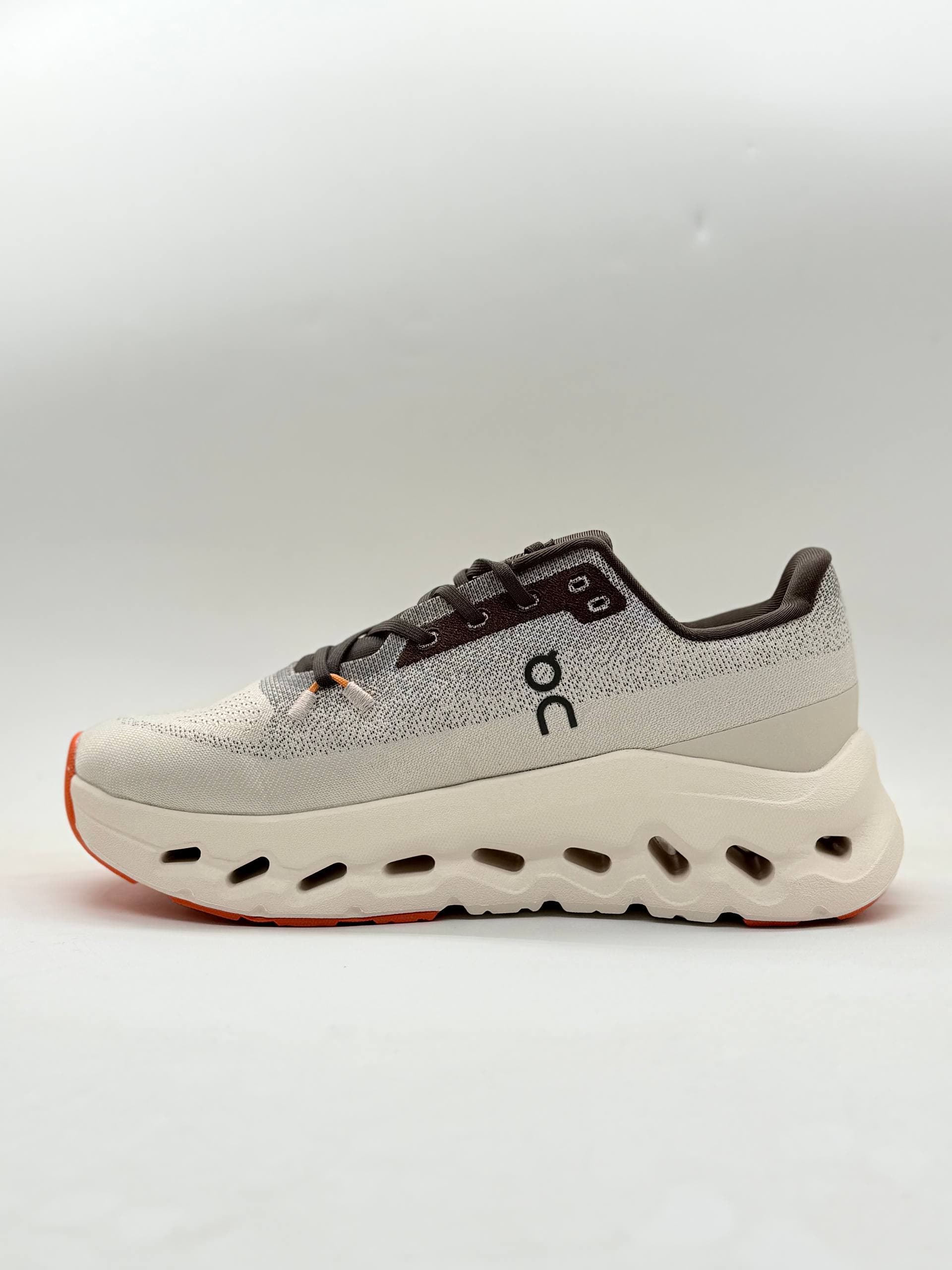 کفش on cludmonster کرمی Shoes on cloudmonster beige — تصویر ۶