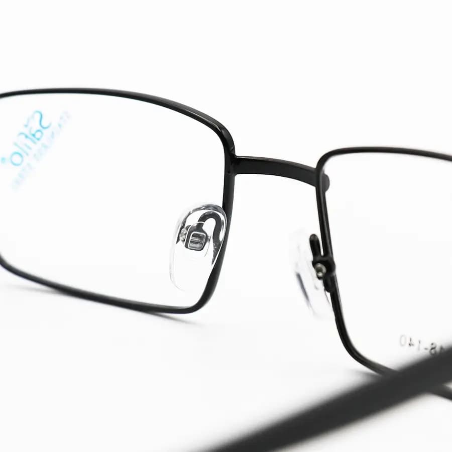 عینک طبی SAFILO با فریم مستطیلی شکل، رنگ مشکی براق، از جنس فلزی و لولا فنردار مدل SA2305 — تصویر ۶