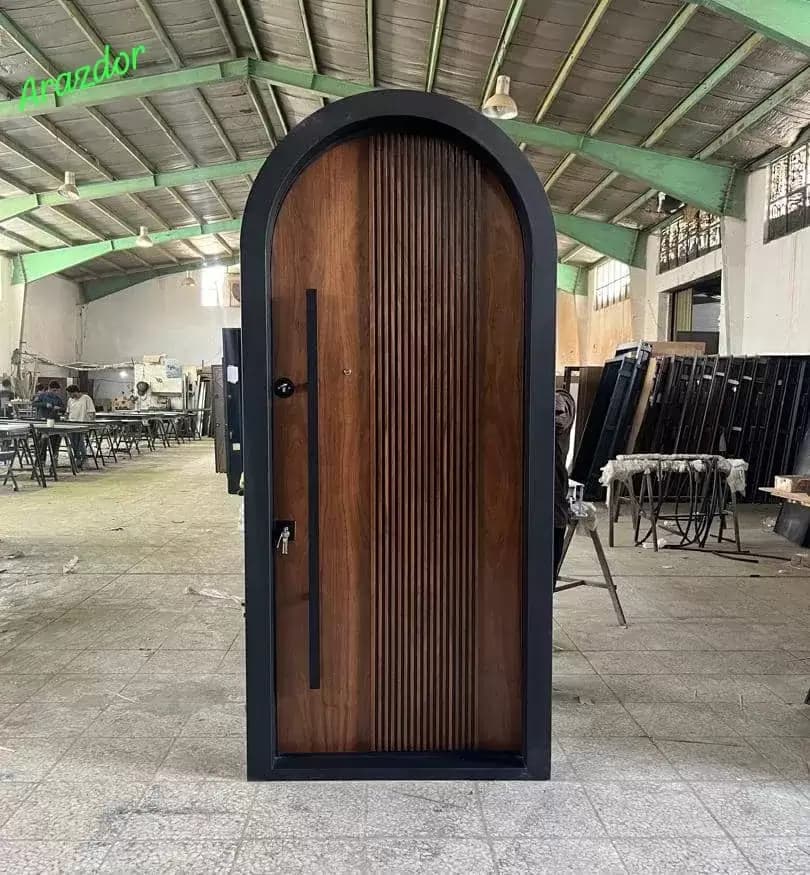 درب ضد سرقت گرد طرح شیار عمودی با فریم مشکی کد 30198 — تصویر ۲