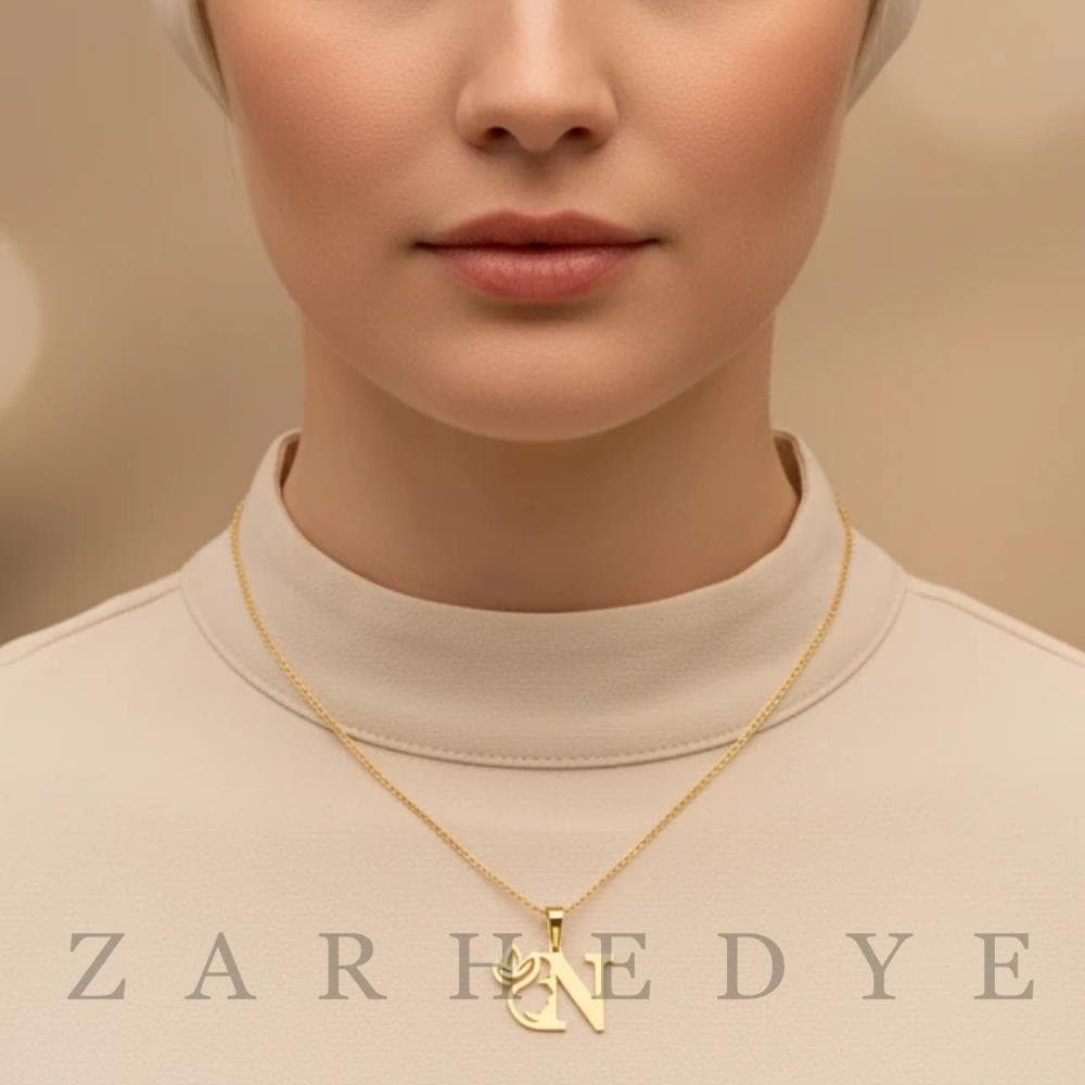 پلاک طلا حرف n انگلیسی و زن کد 01 — تصویر ۳