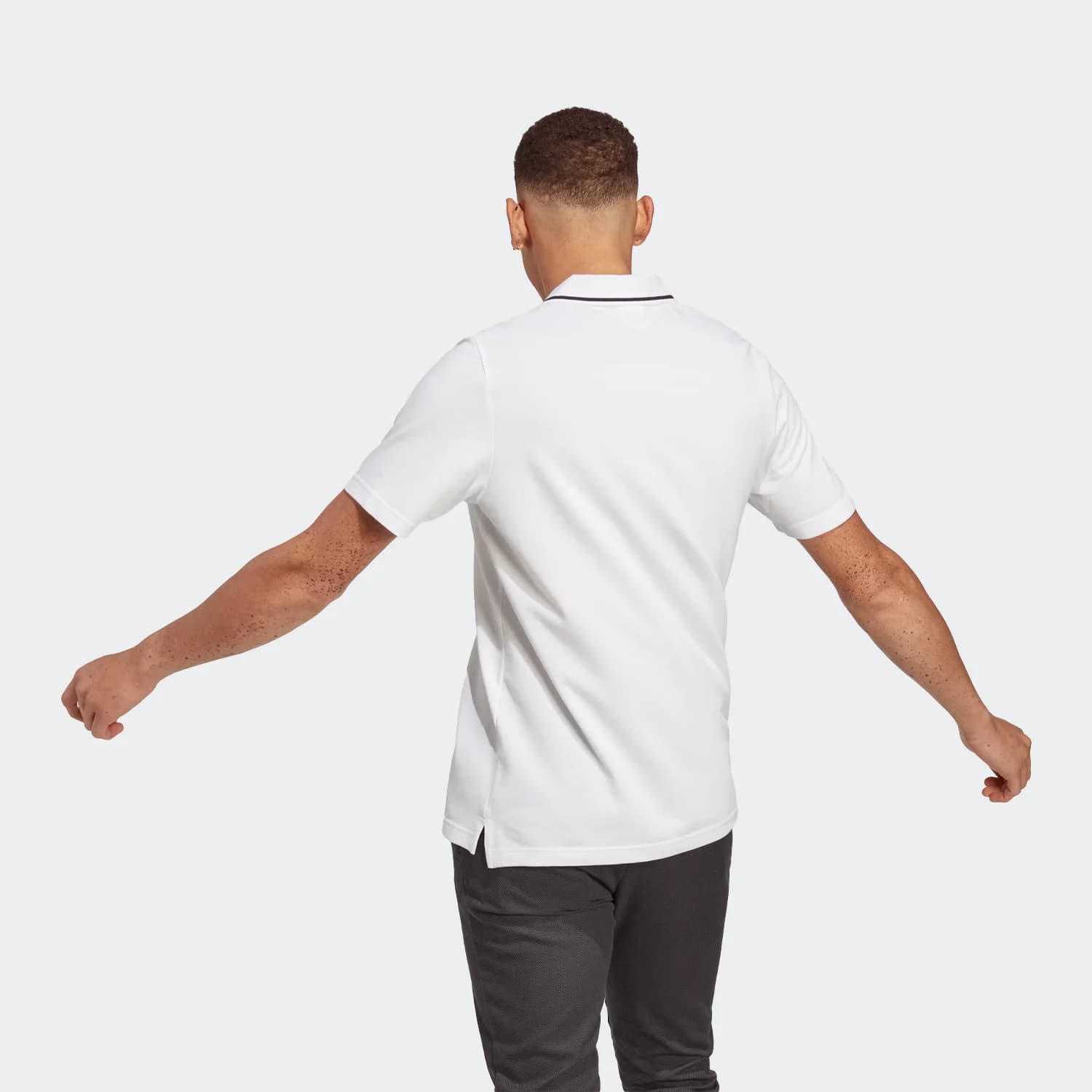 پلوشرت مردانه آدیداس مدل ESSENTIALS PIQUÉ SMALL LOGO POLO SHIRT — تصویر ۳