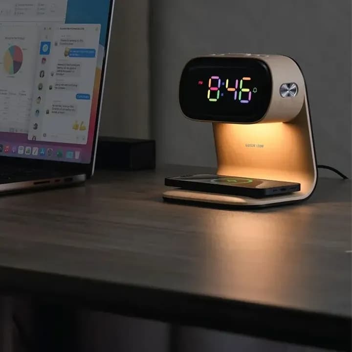 ساعت رو میزی و شارژر وایرلس گرین لاین مدل Green Lion Bedside Clock with Wireless Charger GNBED15WCHWD — تصویر ۶