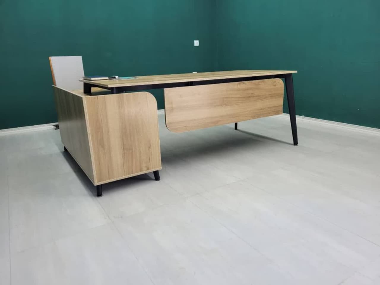 میز مدیریت ایپک مدل اطلس — تصویر ۶