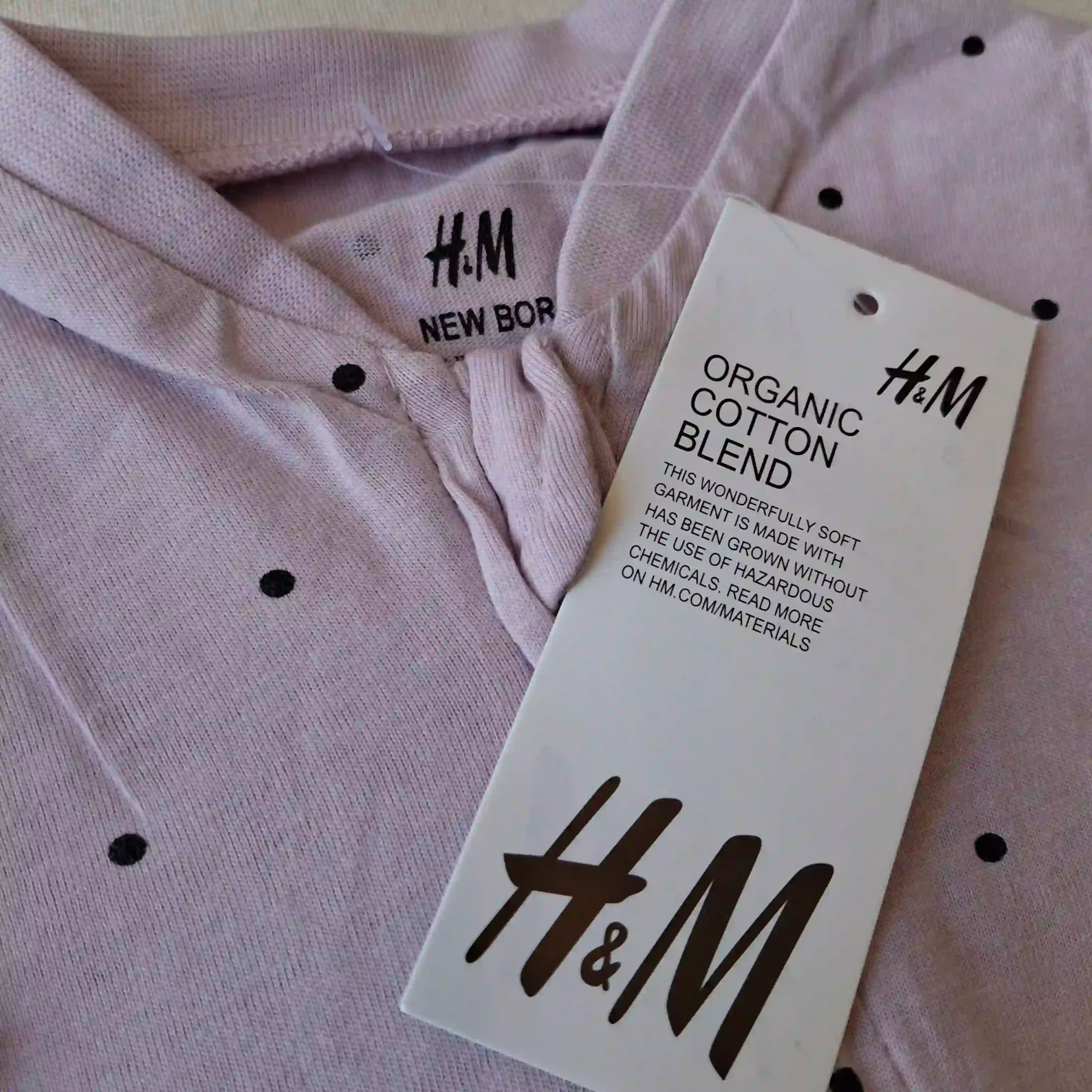 سرهمی نوزادی وارداتی طرح خالدار رنگ یاسی برند H&M — تصویر ۳