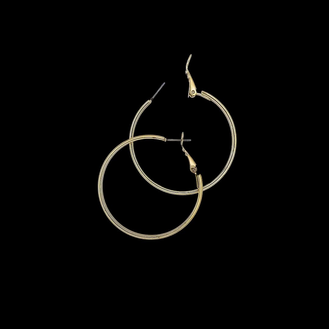 گوشواره حلقهای ساده طلایی (مدل کلاسیک/Classic Gold) — تصویر ۴