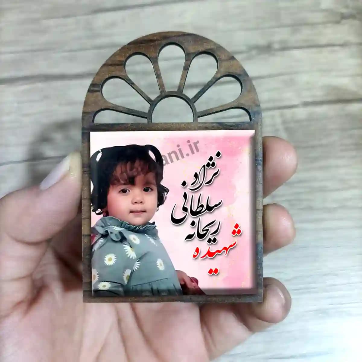 تندیس کاشی پنجره ای شهیده ریحانه سلطانی نژاد مدل 2Z53 — تصویر ۳