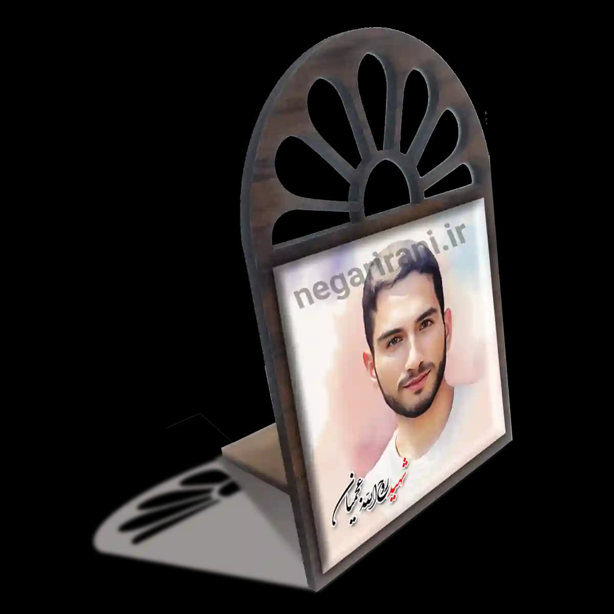 تندیس کاشی پنجره ای شهید روح الله عجمیان مدل 2Z51 — تصویر ۴