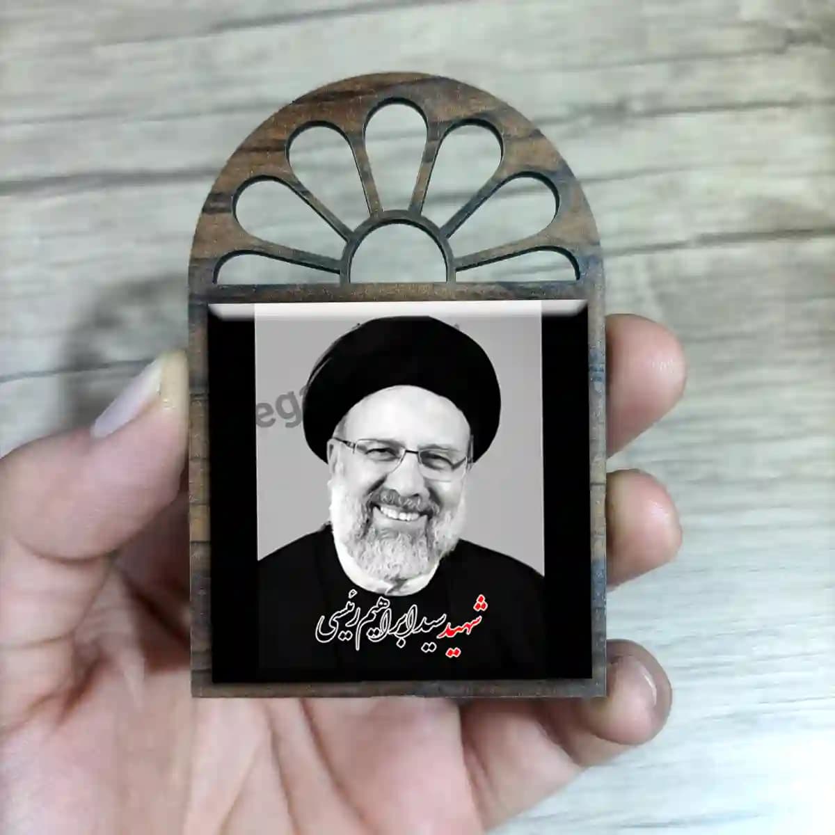 تندیس کاشی پنجره ای شهید آیت الله رئیسی مدل 2Z29 — تصویر ۳