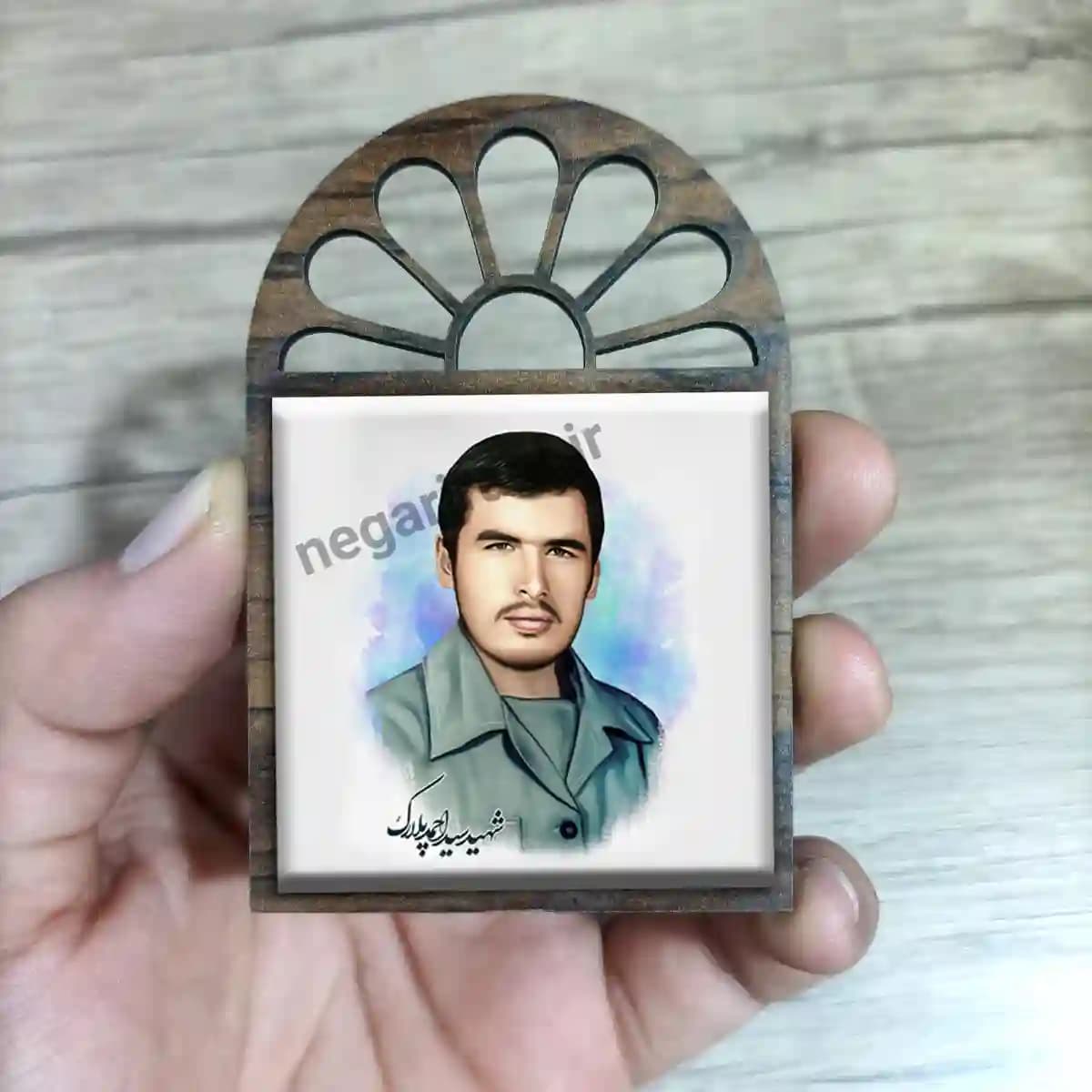 تندیس کاشی پنجره ای شهید سید احمد پلارک مدل 2Z24 — تصویر ۳