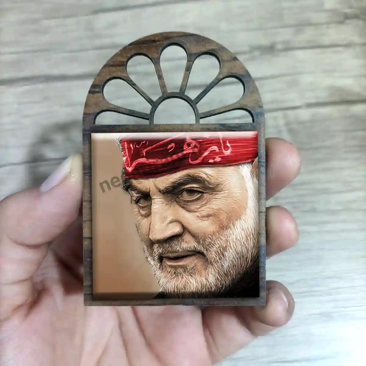 تندیس کاشی پنجره ای شهید حاج قاسم مدل 2ZG134 — تصویر ۳