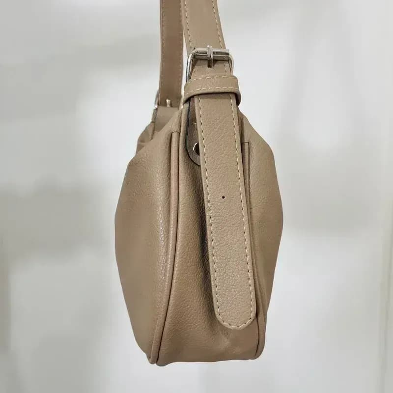 کیف رودوشی شل زنانه جنس چرم مصنوعی دارای بند بلند دستی و دوشی ابعاد 20 در 30 سانت — تصویر ۲