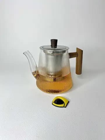 قوری پیرکس گرد شیاردار دسته چوبی تیره 1000 میلی لیتر