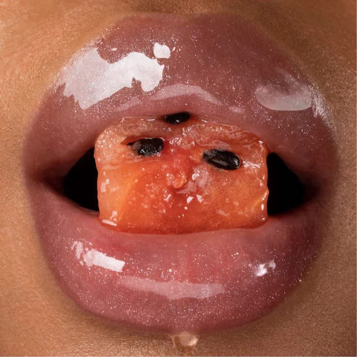 Gisou Honey Infused Hydrating Lip Oil Color: Watermelon Sugar – Clear Pink Shimmer روغن لب هندوانه ای گیسو — تصویر ۳