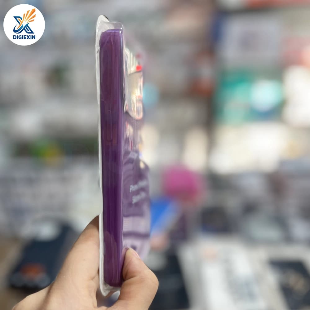 کاور سیلکونی بدون لنز مناسب برای 15 پرومکس — تصویر ۴