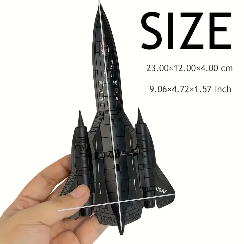 مدل هواپیمای SR-71 مشکی 1:144 با پایه نمایش — تصویر ۳