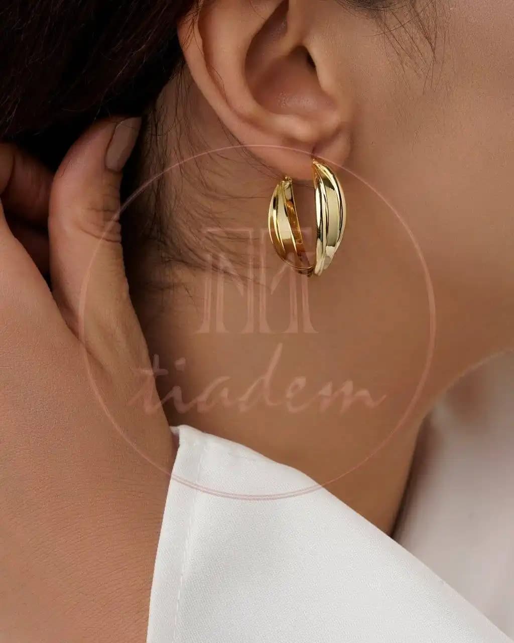 گوشواره حلقهای پهن مینیمال با آبکاری طلا و نانو