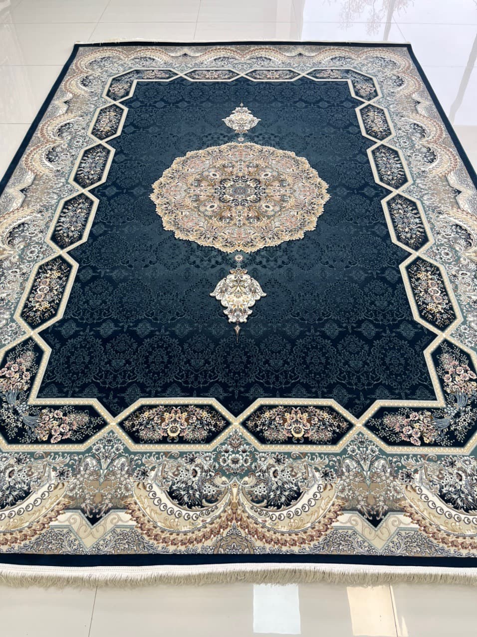 فرش کاشان 1200 شانه طرح هالیدی سرمه ای