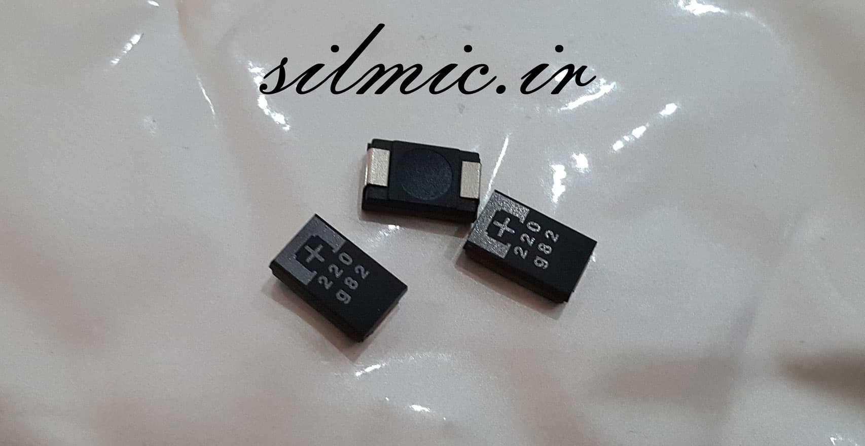 خازن تانتالیوم 220 میکرو فاراد 4 ولت SMD ساخت SANYO سری 4TPE220MF