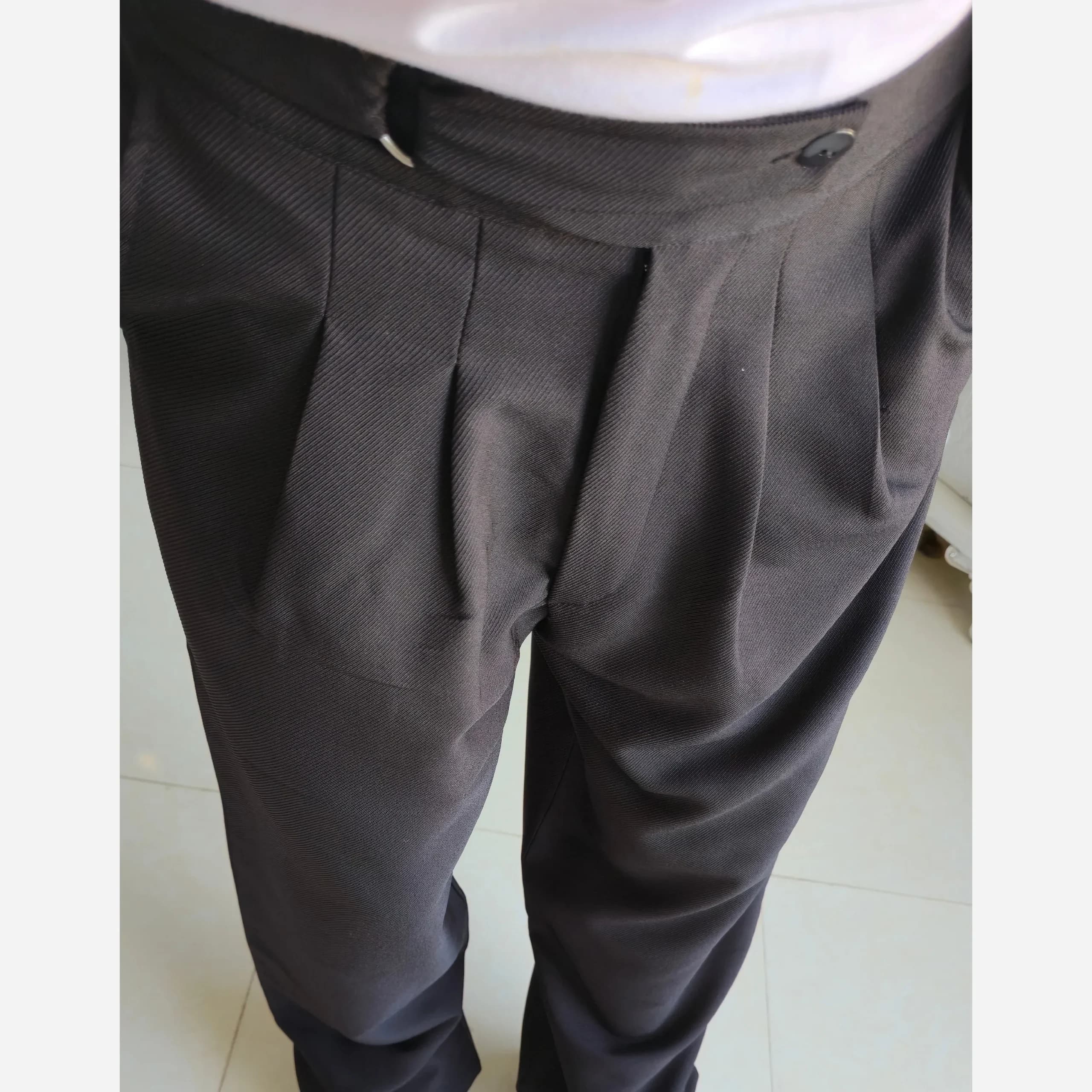 شلوار بگ پارچه ای کجراه مشکی کمر ایتالیایی پیله دار زنانه سایز L تا 3XL — تصویر ۵