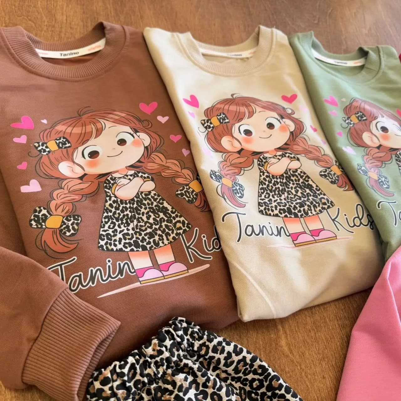 بلوز شلوار پلنگی دختر کوچولو سایز ۴۵ تا ۵۵ کد ۵۷۲۰ — تصویر ۴