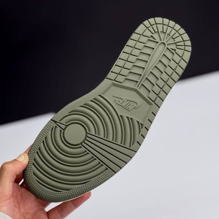 کفش نایک ایر جردن ۱ لو تراویس اسکات الیو Nike Air Jordan 1 Low Travis Scott Olive — تصویر ۳