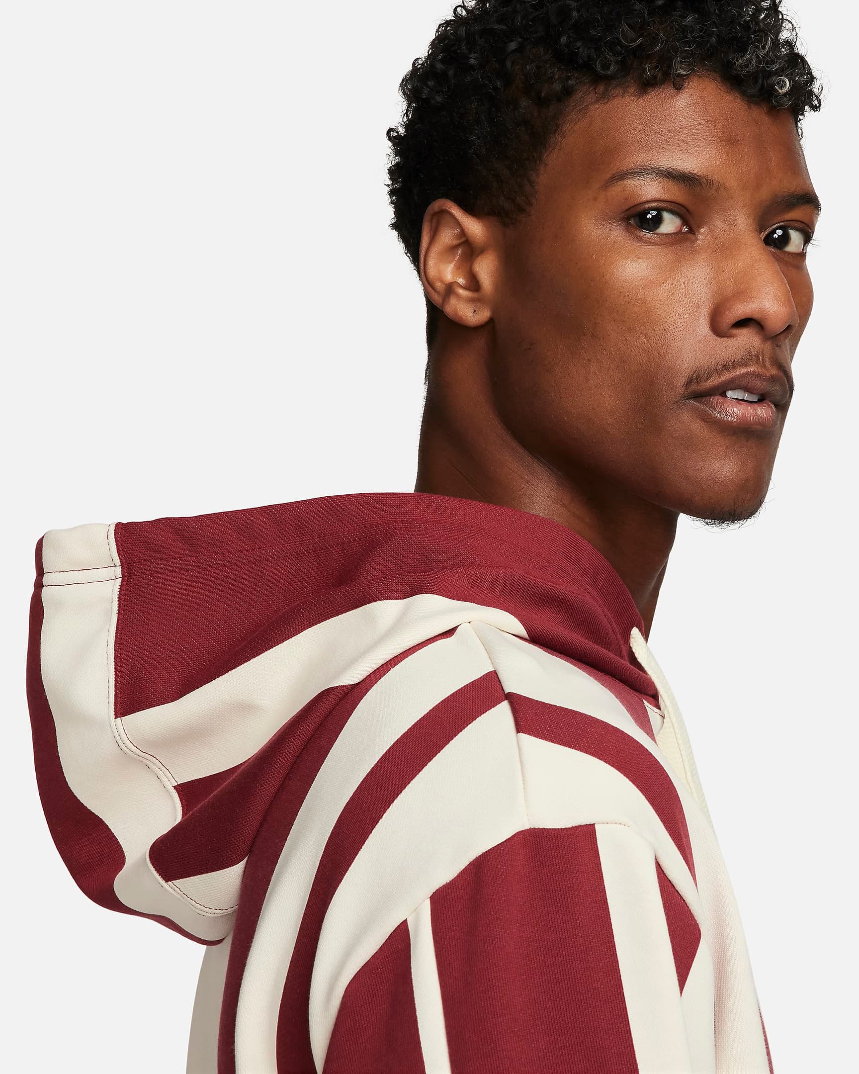 هودی تنیس مردانه نایک NikeCourt Heritage Dri-FIT Fleece- زرشکی — تصویر ۴