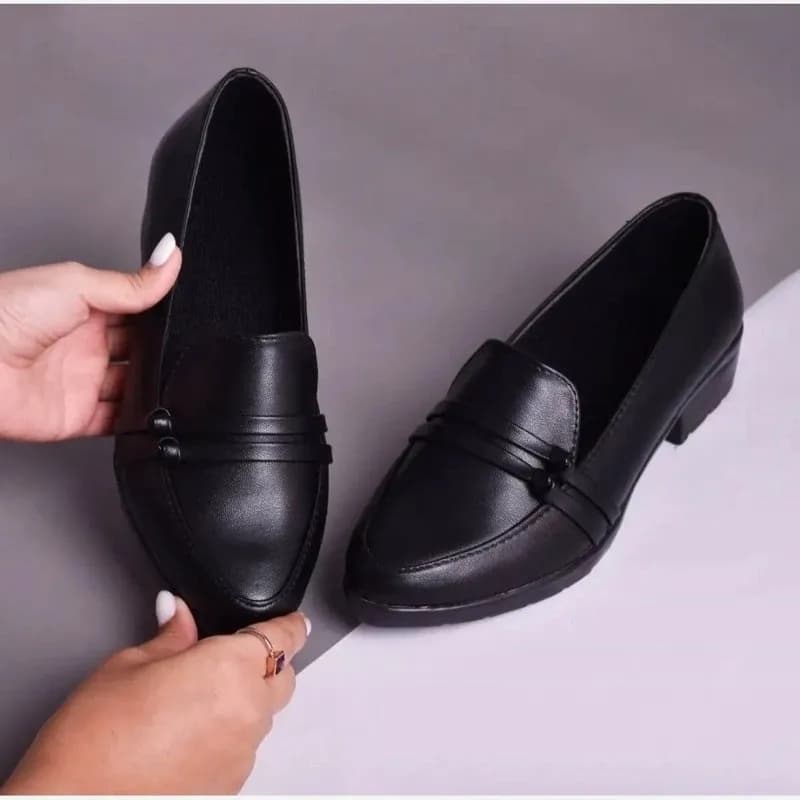 کفش زنانه مشکی چرم مصنوعی پاشنه 2 سانتیمتری مدل روناک — تصویر ۵