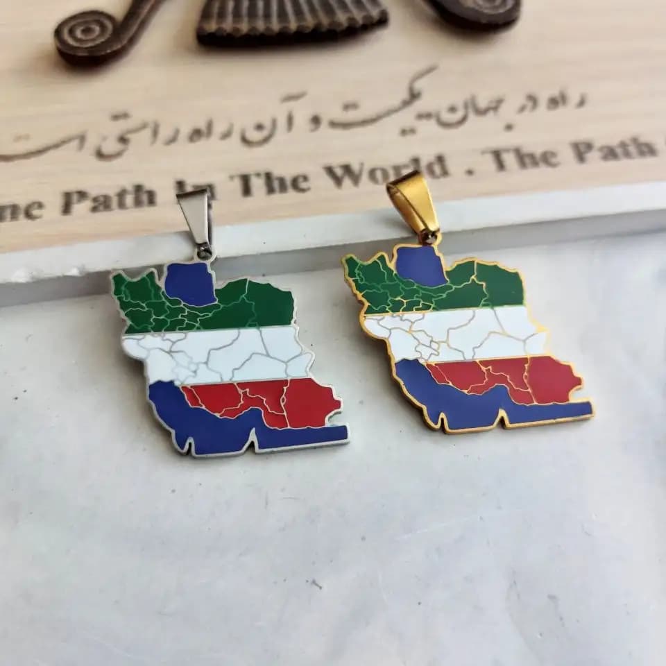 پلاک و آویز گردنبند استیل نقشه و پرچم سه رنگ کشور ایران رنگ ثابت کد amp — تصویر ۲