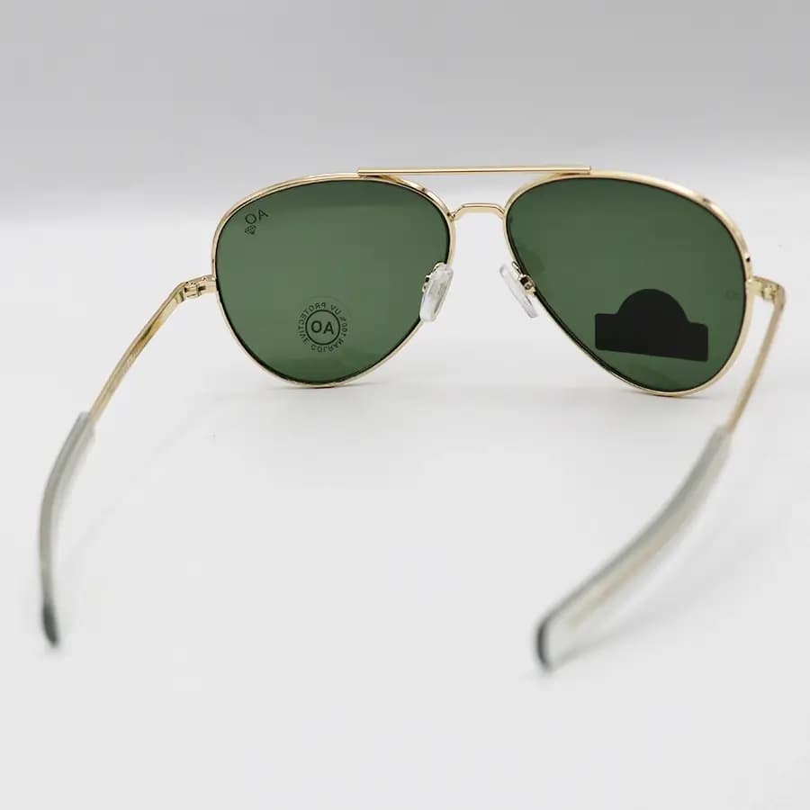 عینک آفتابی American Optical با فریم خلبانی، رنگ طلایی براق، عدسی جنس سنگ (شیشه) و سبز تیره مدل AO-1004 — تصویر ۴