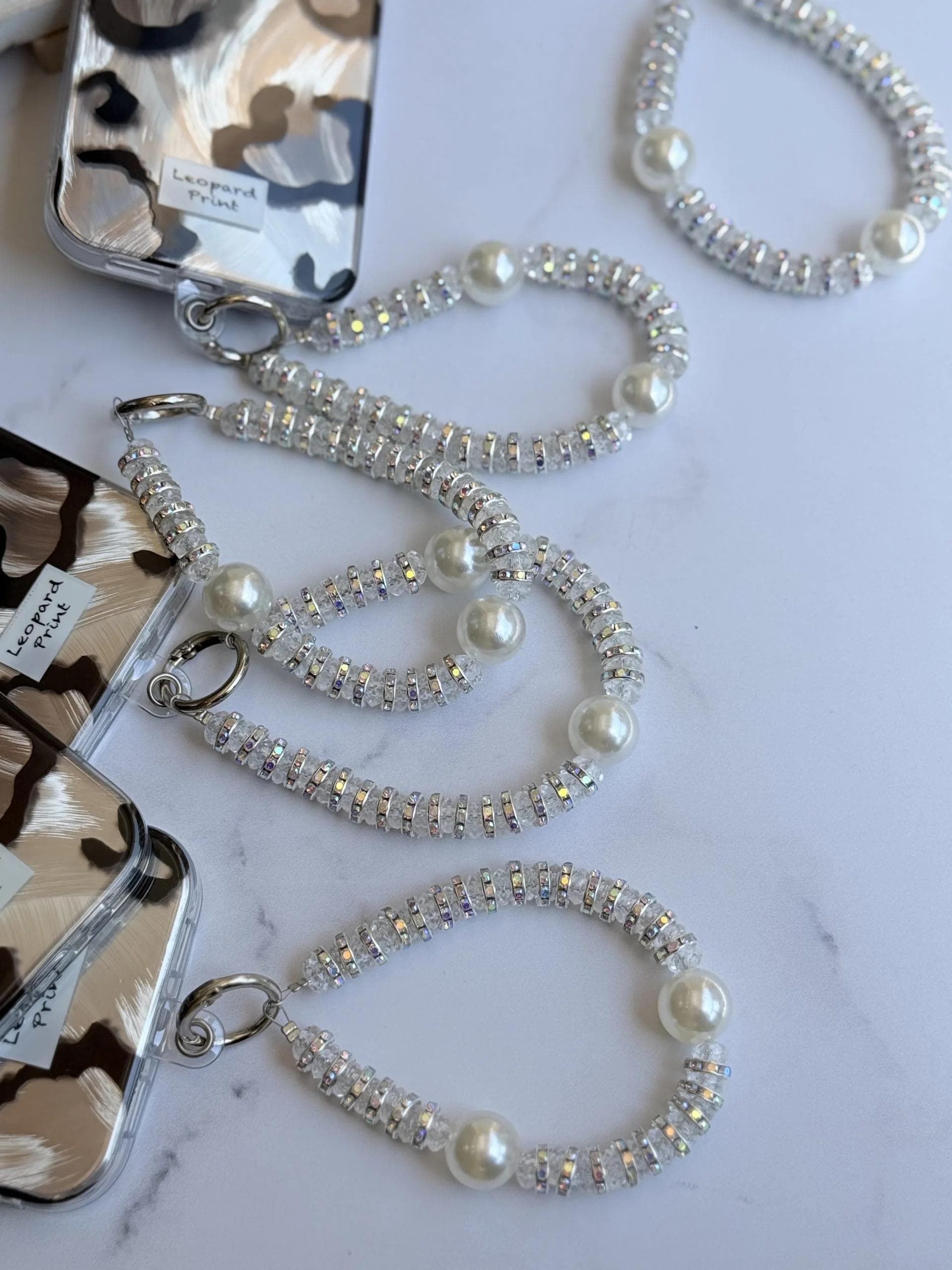 قاب پلنگی طوسی خال سیاه با آویز (کدC2287) مناسب برای iPhone 15Promax — تصویر ۱۰
