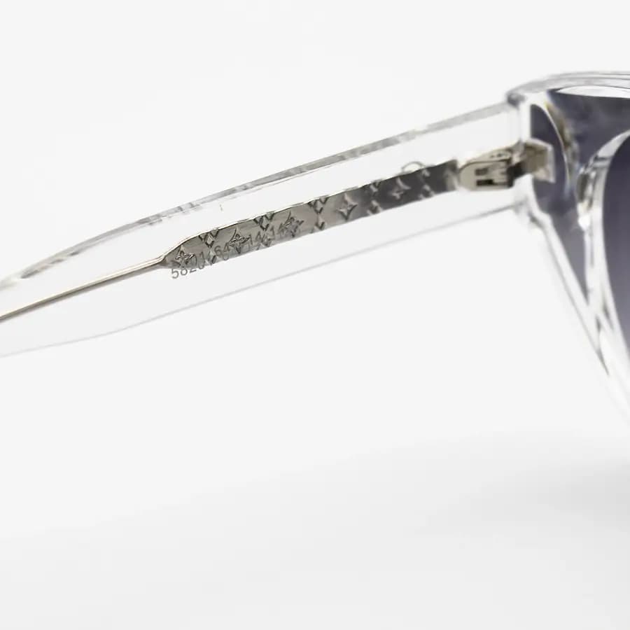 عینک آفتابی زنانه Cartier با فریم بیرنگ و شفاف، شکل چشم گربهای، دسته سیمدار و لنز دودی سایه روشن مدل 58201 — تصویر ۷