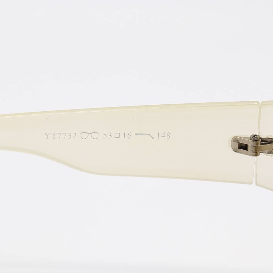 عینک آفتابی OFF-White فانتزی، شکل چند ضلعی، رنگ کرمی و لنز قهوه ای مدل YT7732 — تصویر ۶