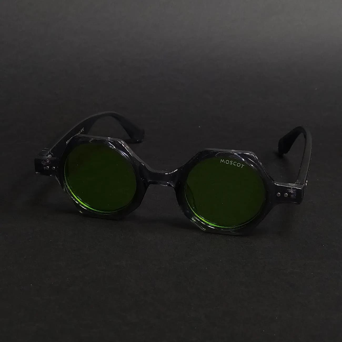 عینک آفتابی Moscot موسکات فریم مشکی هشت ضلعی | طراحی کلاسیک و استایل خاص